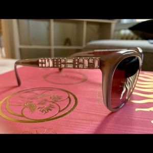 OVERSIZED CHANEL SUNGLASSES